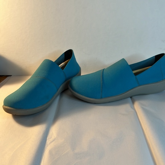 Clarks Teal Elastic Slip Ons - Picture 4 of 6